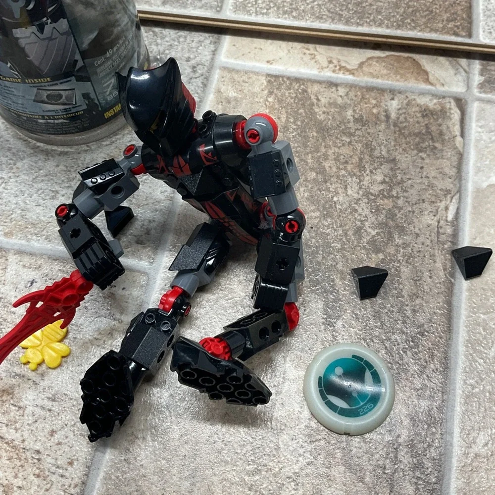 LEGO Bionicle 8603 Toa Whenua Metru Nui Figure with Canister and Kanoka Disk